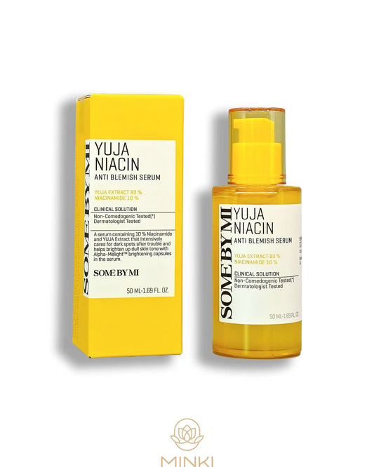 SOME BY MI Yuja Niacin Anti Blemish Serum en su envase junto a la caja original