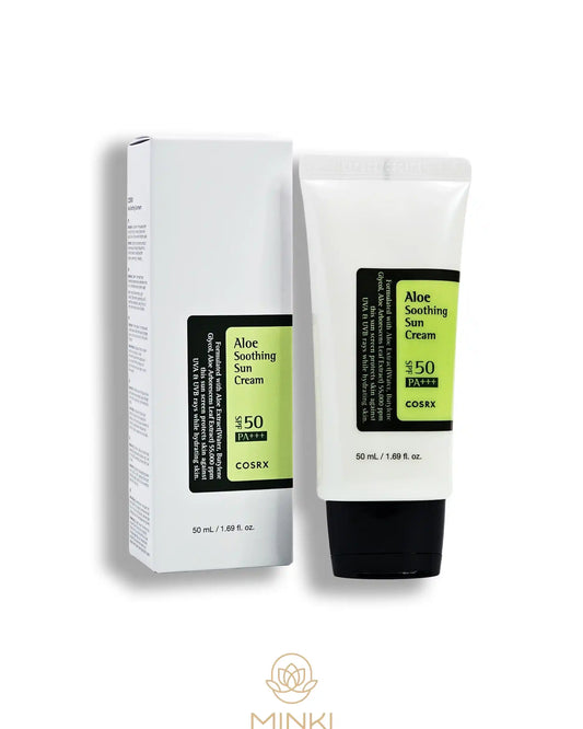 COSRX Aloe Soothing Sun Cream SPF50+/PA+++ en su envase junto a la caja original