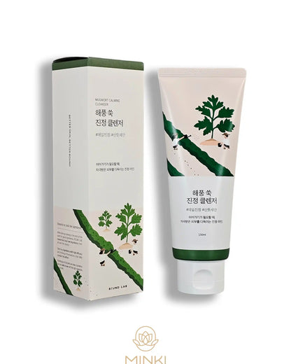 ROUND LAB Mugwort Calming Moisturizing Cleanser en su envase junto a la caja original