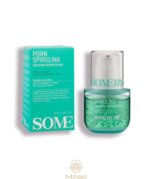 SOME BY MI Spirulina PDRN Soothing Relief Serum en su envase junto a la caja original